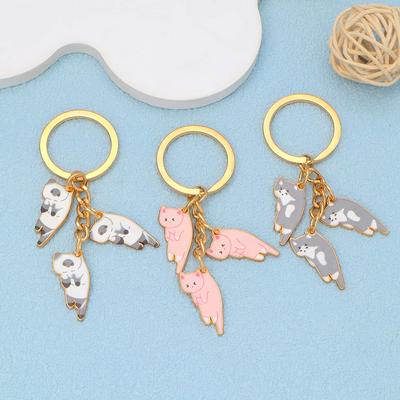 Móda Kreslená kočka Keychain Roztomilý smaltovaný přívěsek na klíče se třemi koťaty pro dívky Studentský batoh Dekor do auta Příslušenství pro kutily Dárek