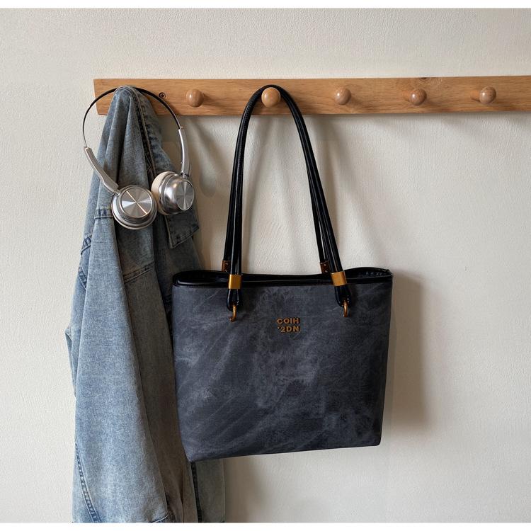 

Simple and versatile bag women s large-capacity tote bag women s 2025 new fashion commuter retro casual shoulder bag