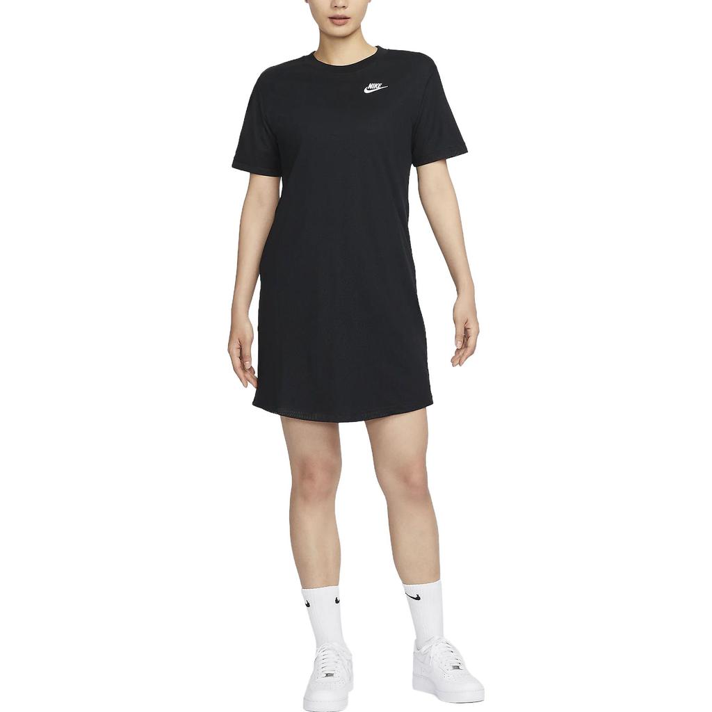 Nike T Shirts Women's Black Crew Neck Moderate Straight Fit FB8342-010