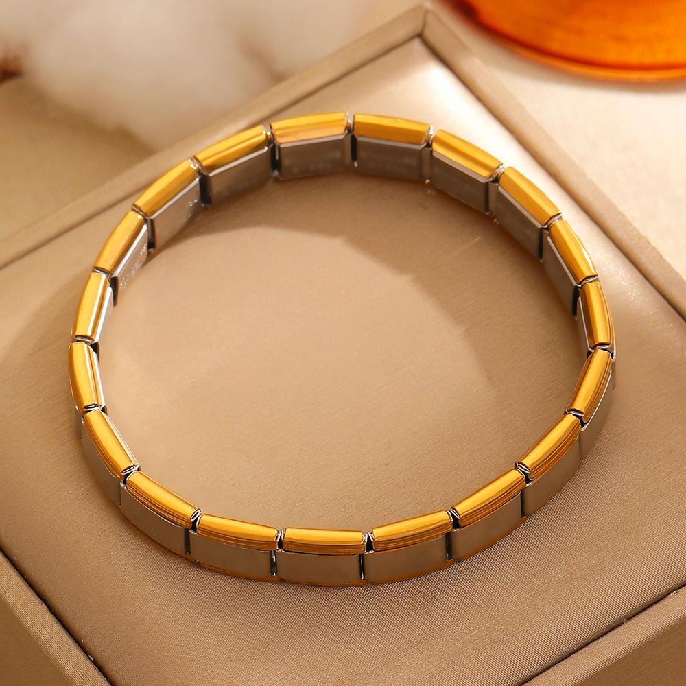 

Stainless Steel Christmas Charm Bracelet for Men Women Strawberry Fruit Pendant Bangle Luxury No Fading Jewelry Gifts