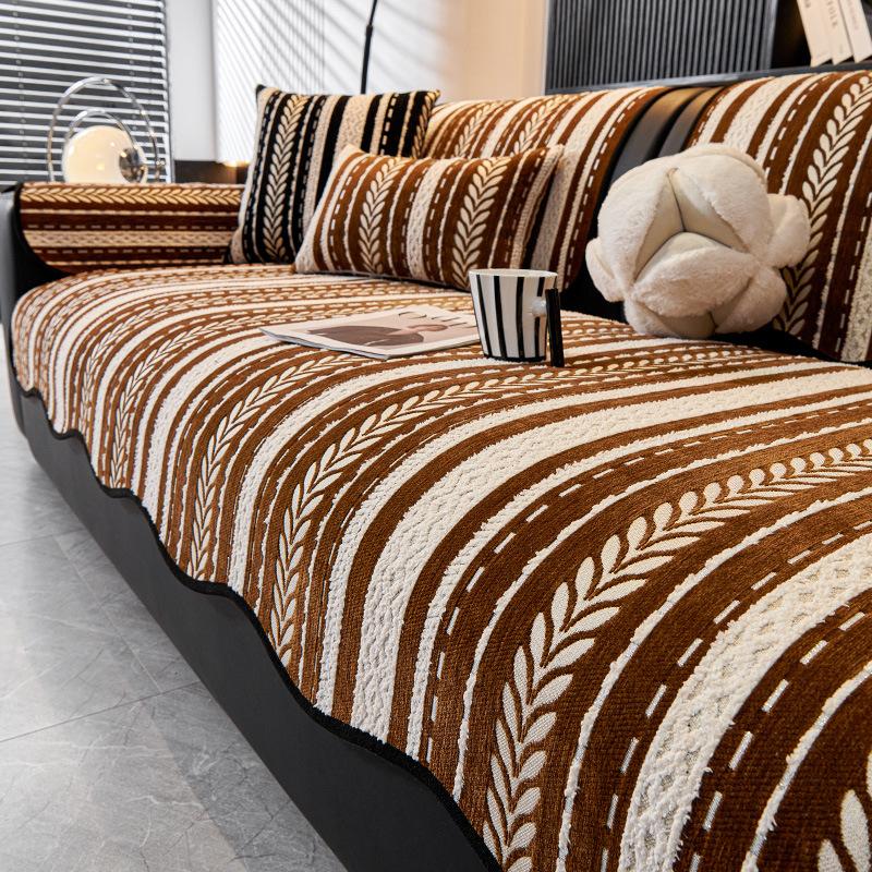 

Современная подушка для дивана особой формы в стиле легкой роскоши универсальна для всех сезонов 2025 новая кожаная подушка для сиденья дивана фиксированный нескользящий чехол 70*70cm