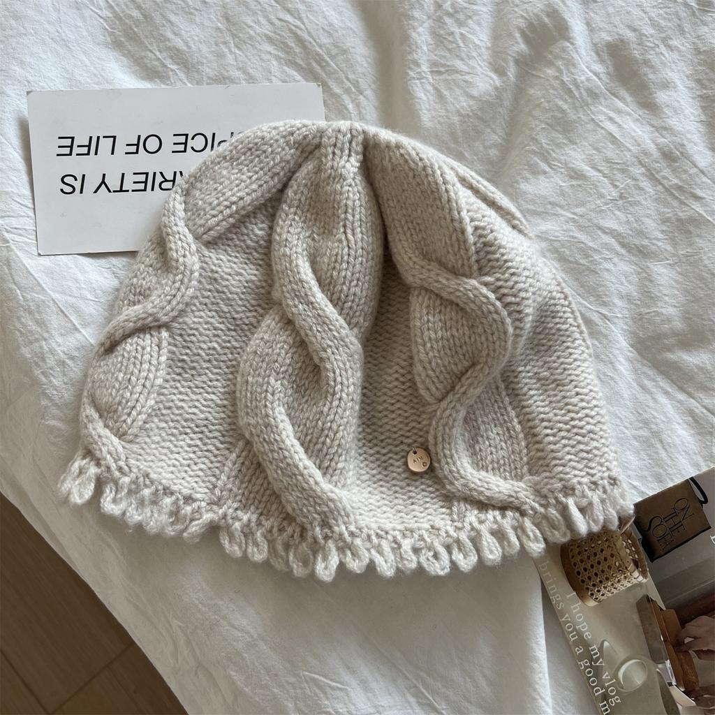 New Style Knitted Hat for Women In Autumn and Winter Small Face  Warm  Ear Protecting  Fashionable Woolen Cold Hat