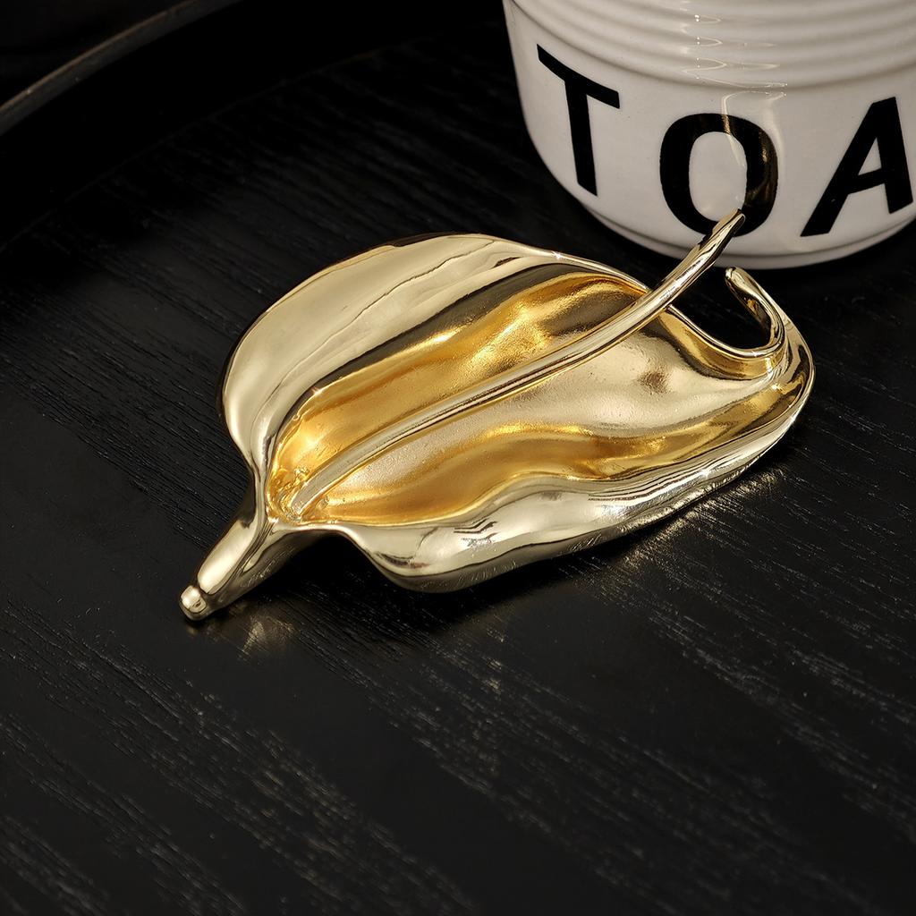 Irregular Smooth Leaf Brooch, Exaggerated Sense Of Niche Design Temperament, Advanced Sense, Simple Suit Pin