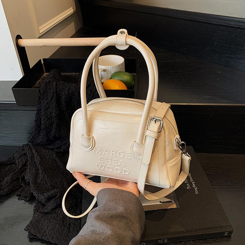 High-end Small Bag Women's New Fashion Versatile Messenger Bag Popular Portable Pillow Bag