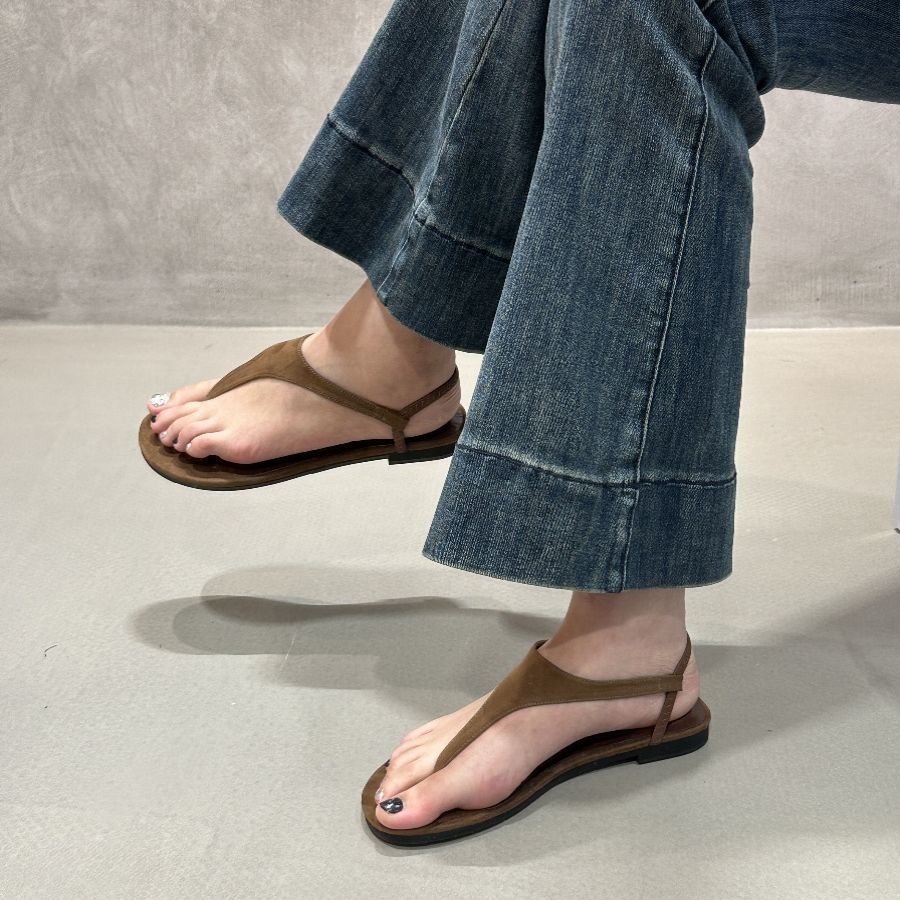 2025 summer new simple daily versatile toe flat sandals women wear beach retro round head Roman shoes