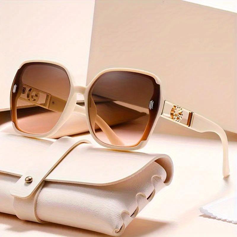 Ladies' Classic Retro Rectangular Fashion Glasses Anti Reflective PC Lenses, Lightweight Plastic Frame Simple and Trendy Glasses