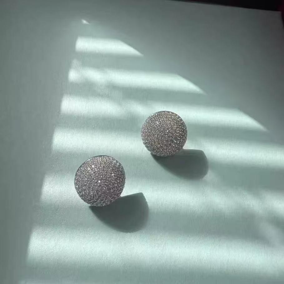 French Star Round Ball Stud Earrings: Stylish, Exquisite, Simple Design with a Luxurious, High-Class Feel.
