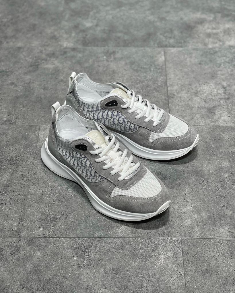 European Style Men's Embroidered Casual Low-Top Sneakers with Thick Sole