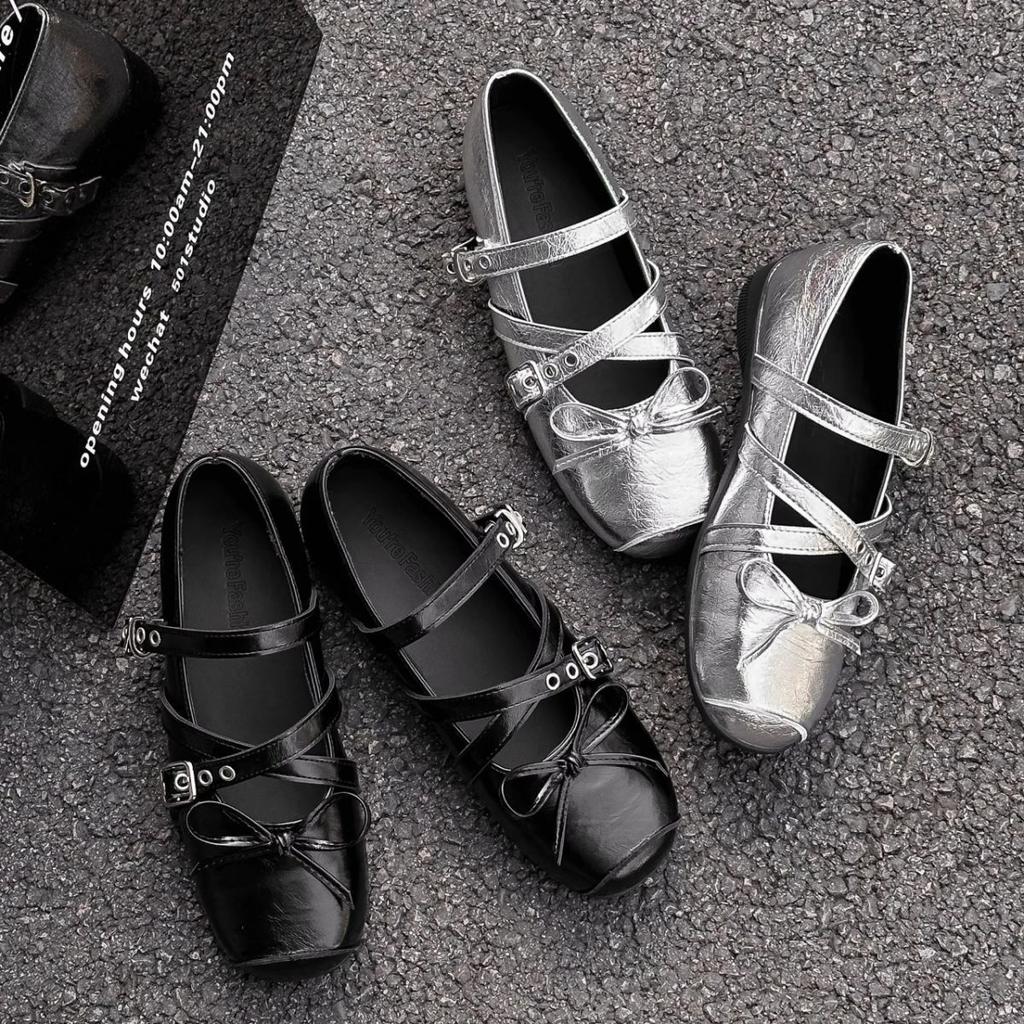 Mary Jane silberne Schleife kleine Einzelschuhe Damen 2025 neu ausländischer Stil mit Rock Französische leichte Mund flache Ballerinas