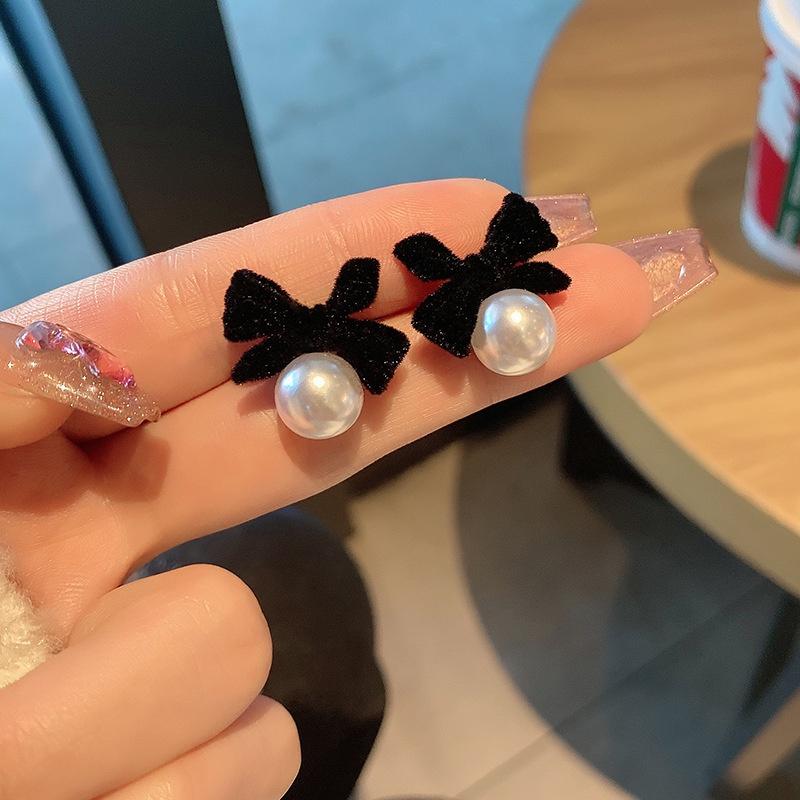 Trendy Butterfly Bow Earrings Pearl And Velvet High Fashion Ear Accessories