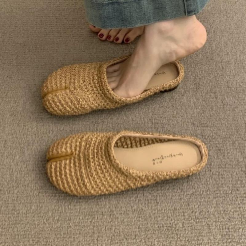 

Модные плетеные женские сандалии с раздельным пальцем, плоские, повседневные шлепанцы, мюли, обувь женская, летний тренд 2025, удобные слайды, нарядные сандалии для женщин 40 коричневый