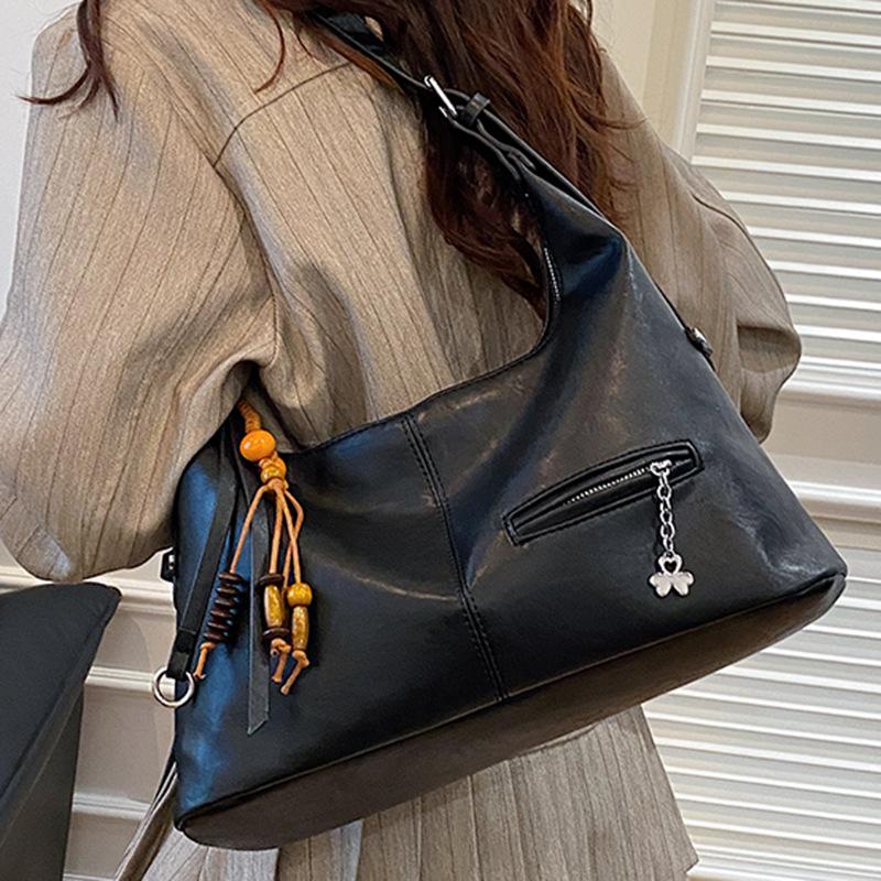 Niche Bag Women's Large Capacity Autumn New Retro Shoulder Armpit Bag Casual Commuter Small Square Bag