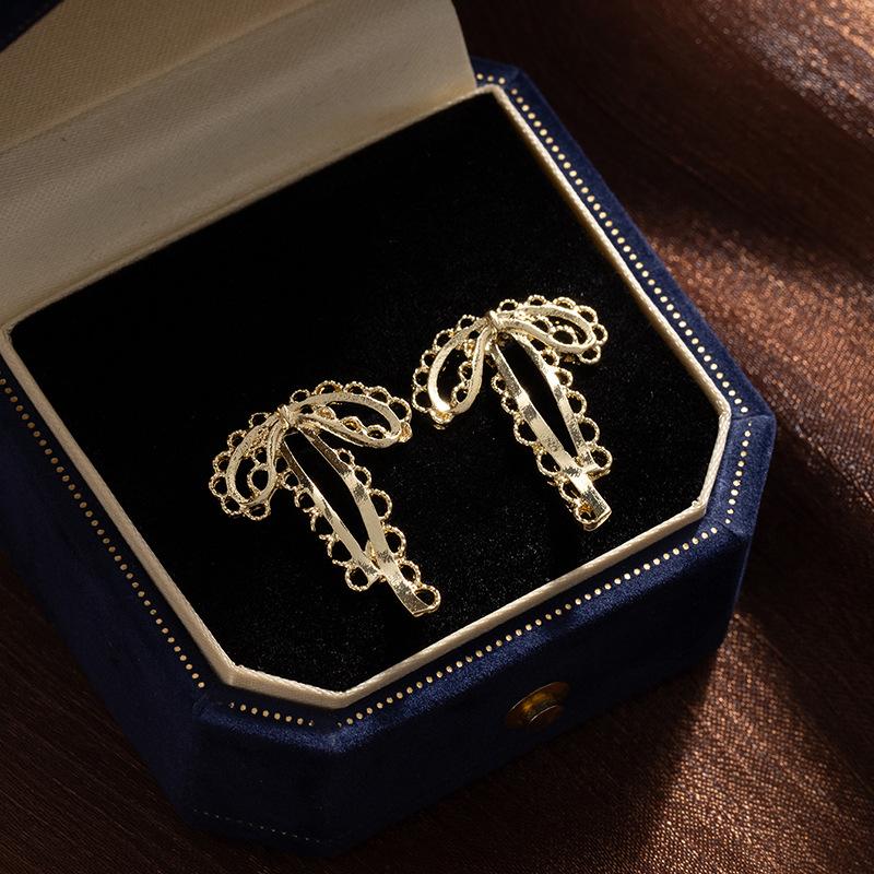 Cold Wind Hollow Bow Stud Earrings Women'S Simple Niche Design Temperament Versatile High-End Sense Ribbon Earrings Earrings