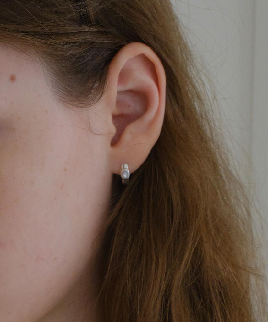 Reve Petit Stone Earrings -White