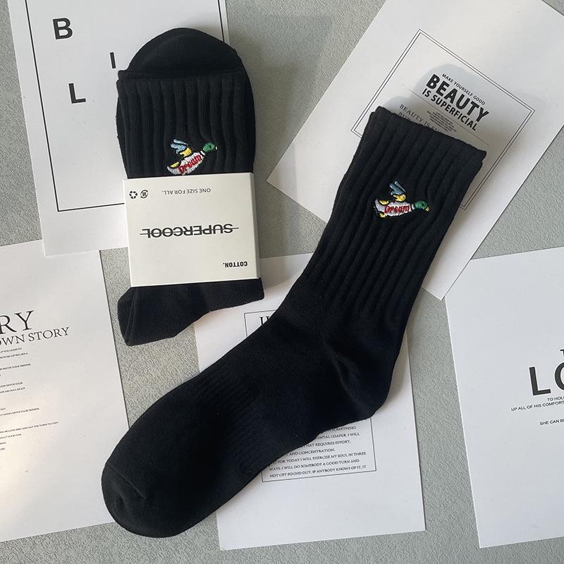 Meias de Algodão Bordadas com Urso Polar Estilo Shawn Yue para Homem - Preto e Branco Comprimento Médio-Alto