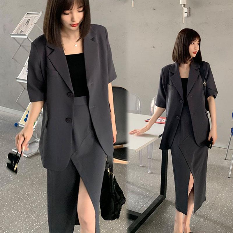 

Plus Size Women s Short-Sleeve Suit Set - Split Hem Skirt Two-Piece Ensemble for Summer 5XL сірий колір