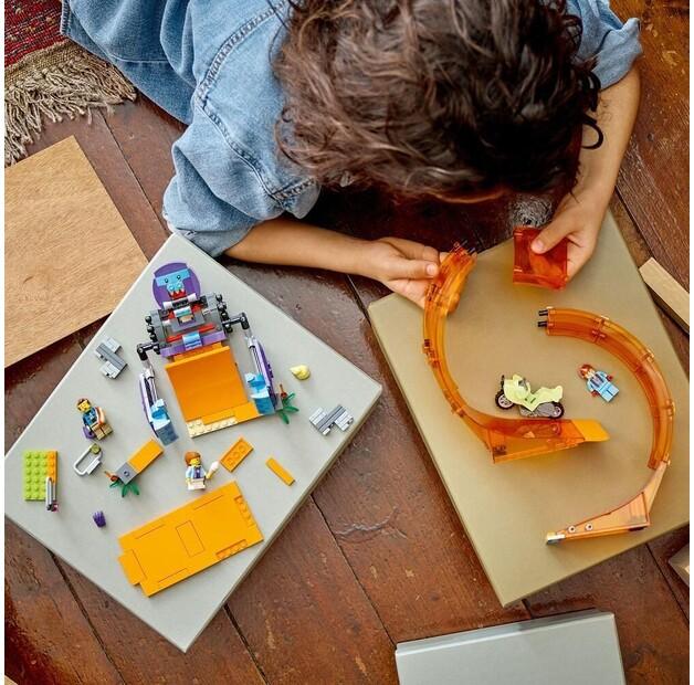 LEGO City 60338 Stunt Loop and Demolishing Chimp