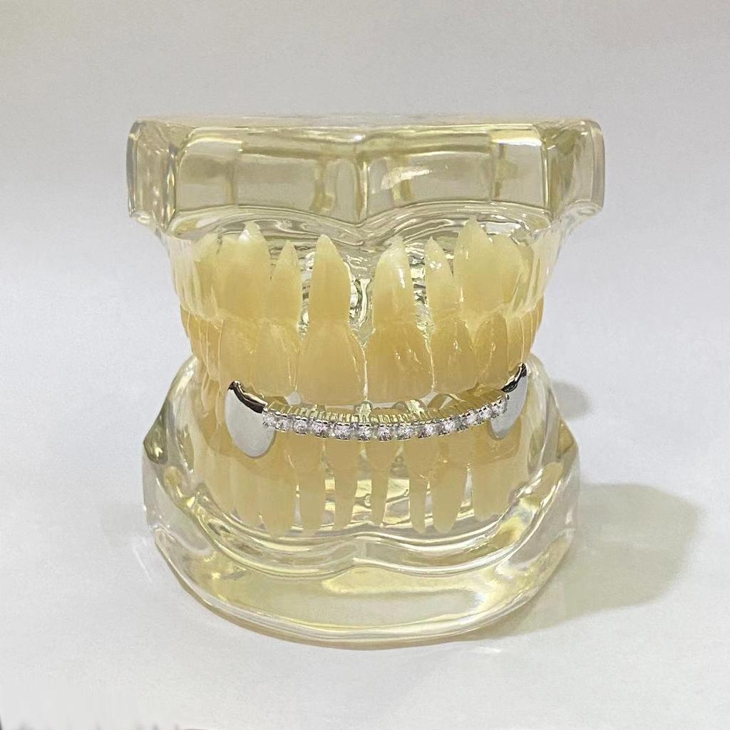 Hip-Hop Zirkonia Diamant Grillz, Trendiger galvanisierter T-Stil für europäische und amerikanische Mode.
