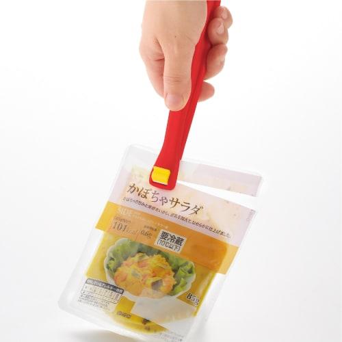 Akebono Sangyo Green Cutter, Made in Japan. Open pouches and squeeze contents without getting your hands dirty. Grab and remove retort pouches from bo