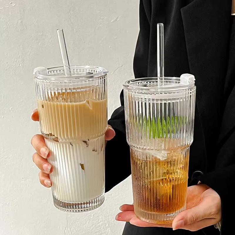 1/2 Piezas Vaso de Vidrio Rayado Vasos Transparentes con Tapa y Pajita Taza para Café Helado Taza de Té Vaso para Jugos Vaso para Leche y Agua Utensilios para Beber Botella de Agua con Pajita