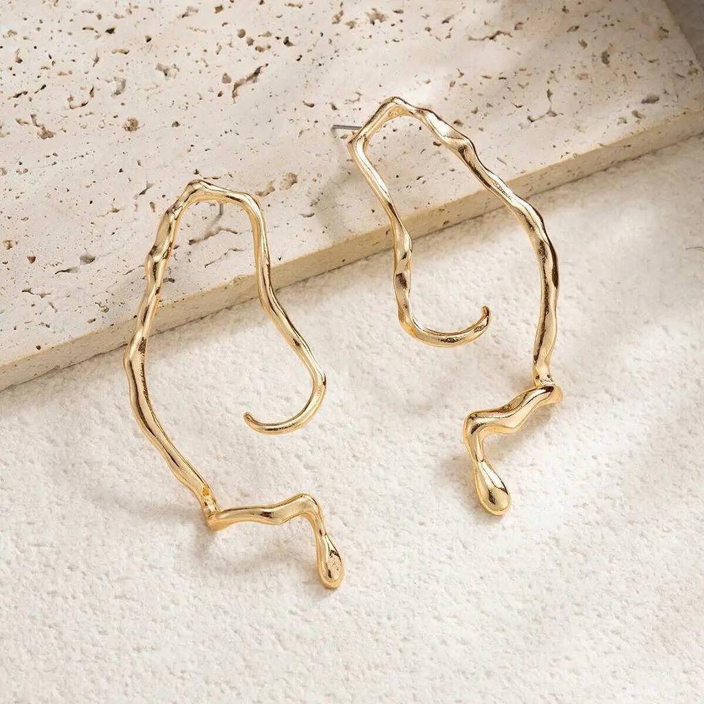 Salircon Minimalism Hollow Geometry Stud Earrings for Women 2026 New Irregular Metal Piercing Earring Lady Daily Charm Jewelry