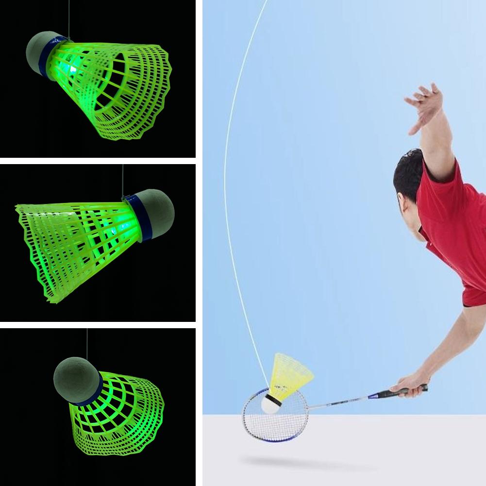 Tragbarer Badminton-Trainer Badminton-Übungsroboter Selbstlern-Training Rückschlag-Badminton-Werkzeug Professionelle Federball-Zubehör