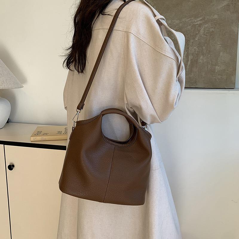 New Spring and Summer Retro Texture Portable Small Bag Female Messenger Bag Fashionable Small Bag Bucket Bag