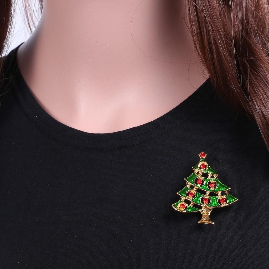 Christmas Tree Red Rhinestone Green Enamel Holiday Brooches Xmas Tree Buckle Pins Coat Bag Jewelry Accessory Gift For Women Men