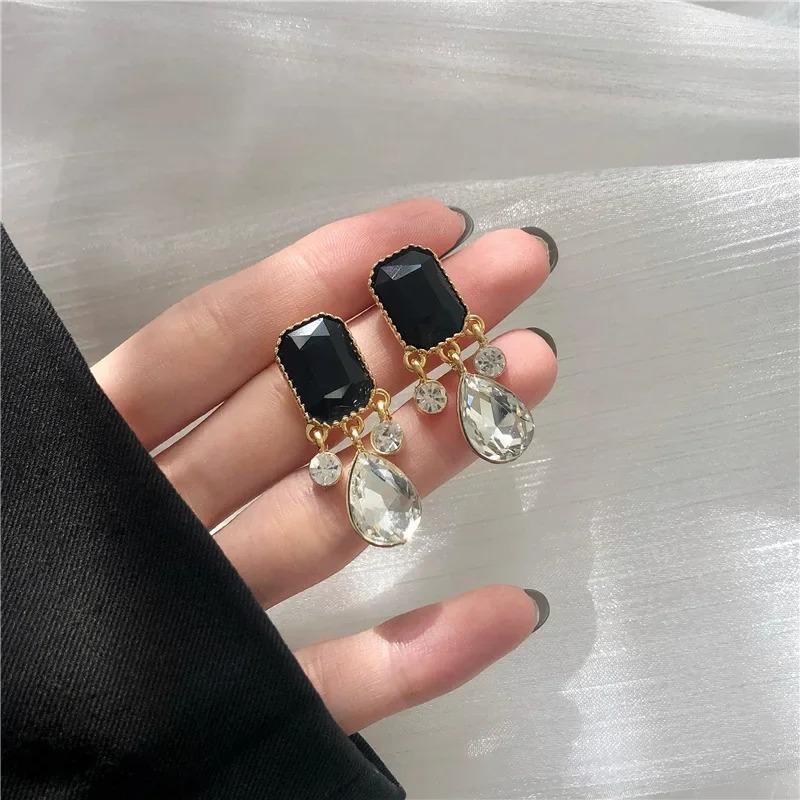 Vintage Pearl and Tigers Eye Resin Clip On Earrings for Women No Piercing Needed Elegant Retro Jewelry