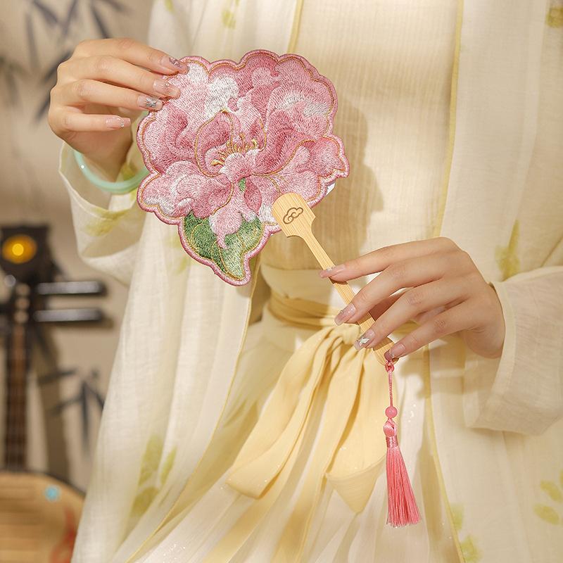 Runder Fächer im antiken Stil mit Stickerei, chinesischer Stil, blütenförmiger Handfächer mit Anhänger-Quasten, Cheongsam Hanfu Zubehör