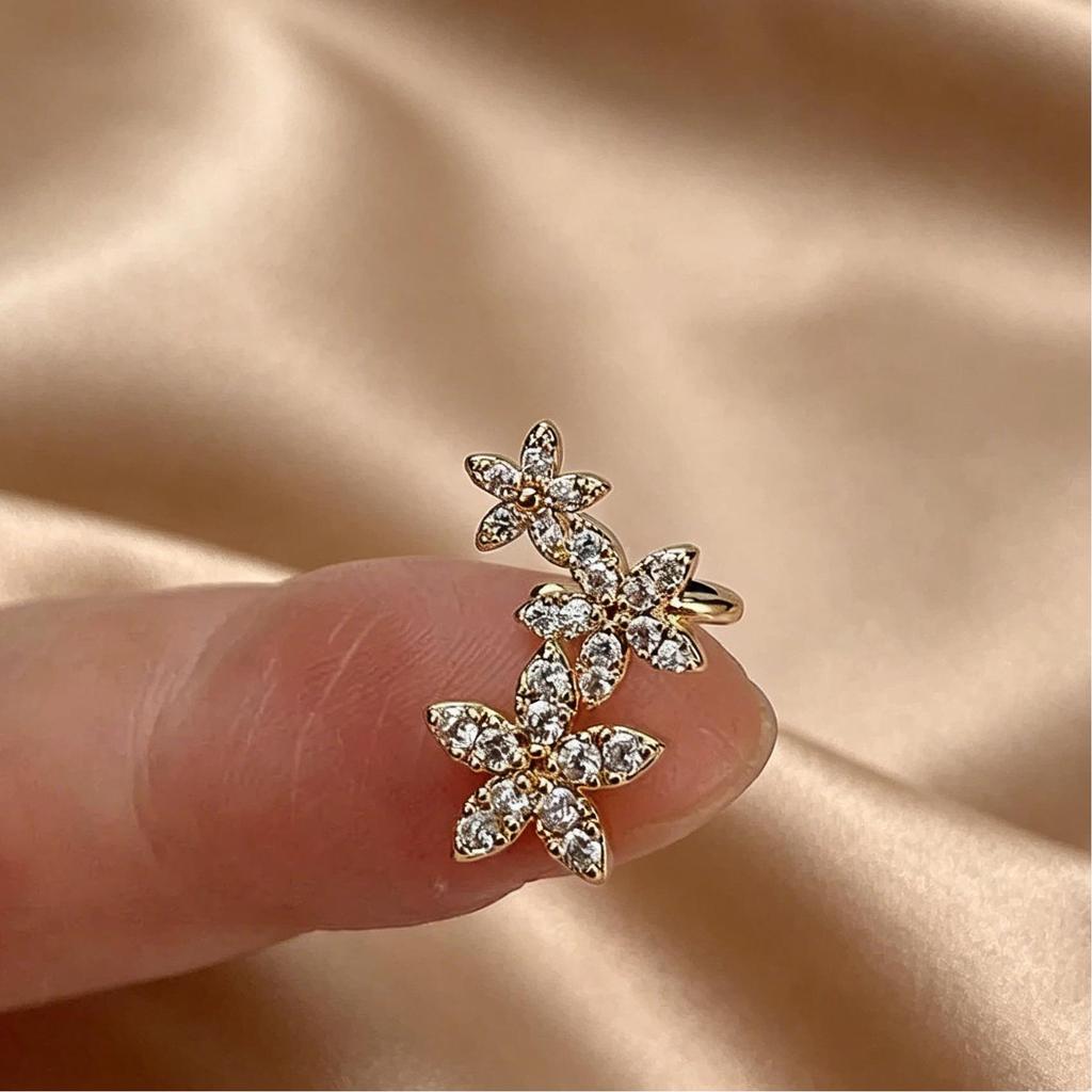 Elegant Floral Ear Cuff: Luxurious No-Piercing Design with Diamond Accents