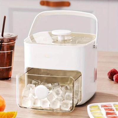 1 Pc Large Capacity Ice Box with Square Moulds - Durable Plastic, Perfect for Parties and Outdoor Events