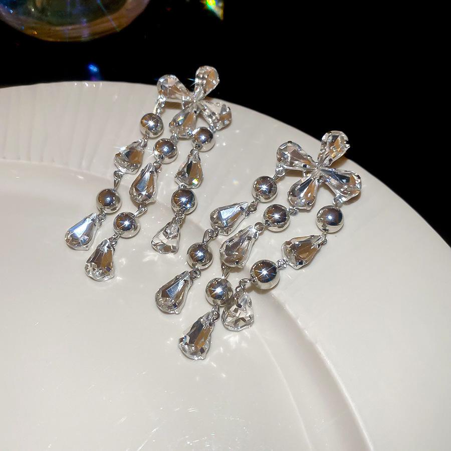 Luxury Spider Web Drop Tassel Earrings with Inlaid Diamonds