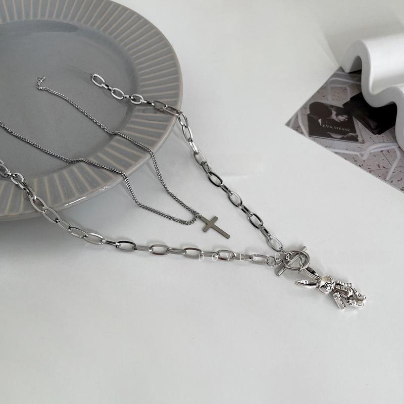 Dvouvrstvý punkový náhrdelník s křížkem a králíkem - unisex hip-hopový styl