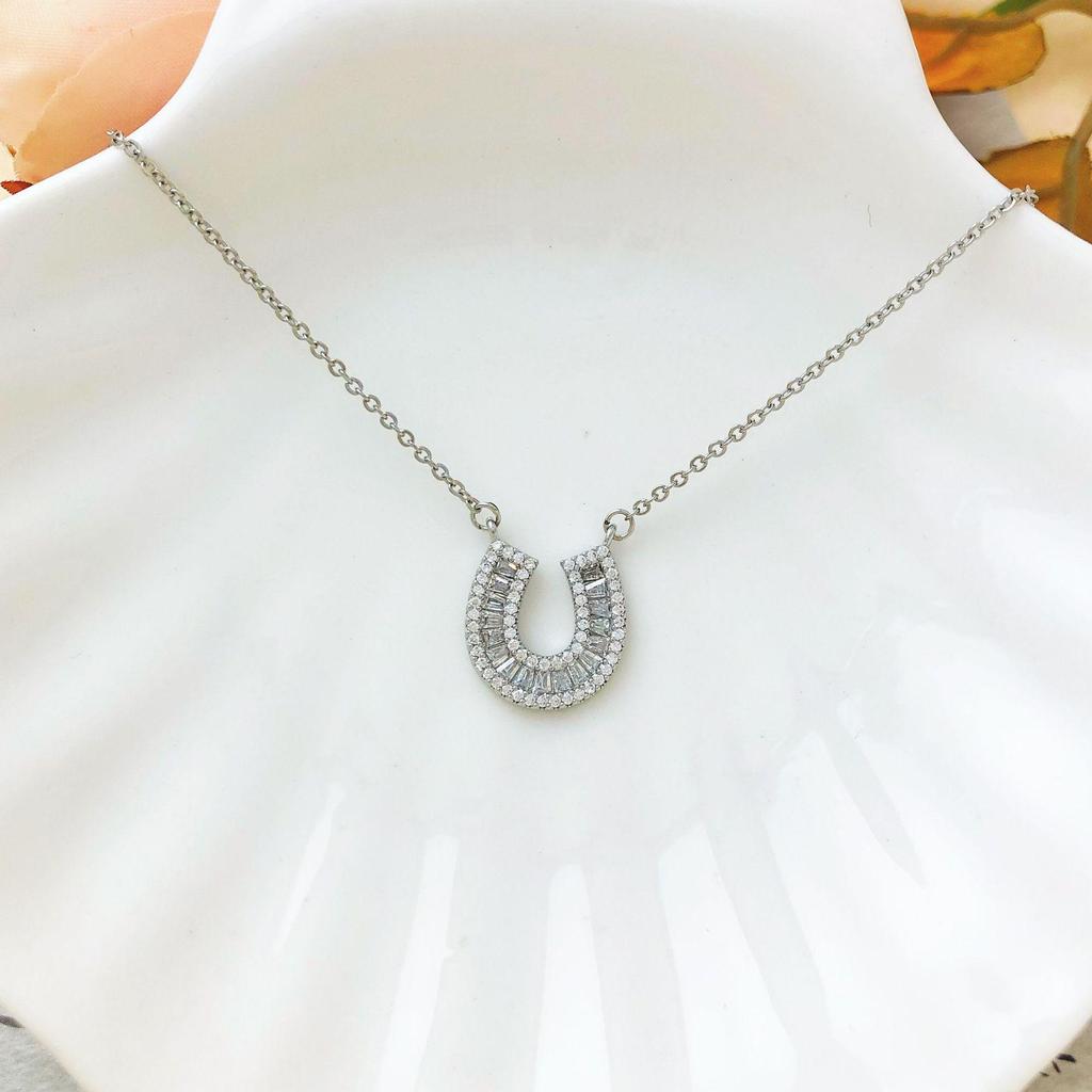 Korean Fashion Zircon Horseshoe Necklace: Luxurious, Versatile Accessory for Any Occasion