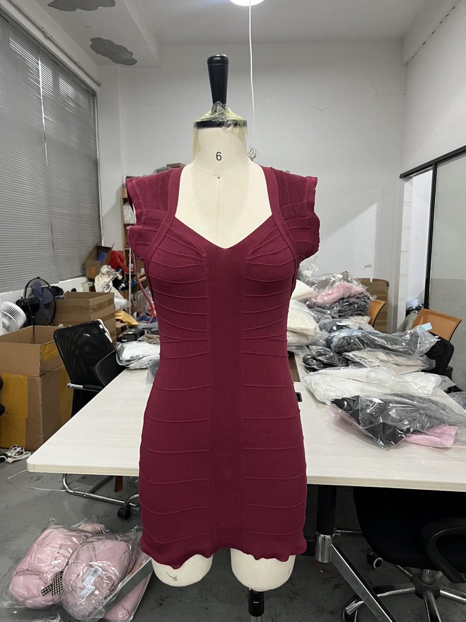 

2026 Sexy V-Neck Bandage Short Dress with Zipper & Spaghetti Straps for Spring/Summer Collection Large красный