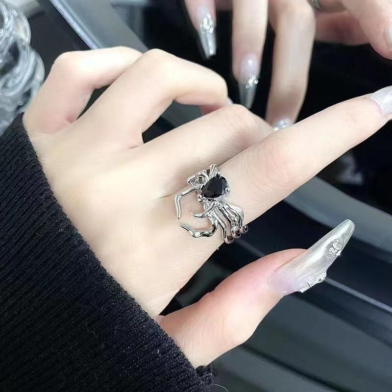 Niche Design Butterfly and Snake Rings: Stylish High-End Jewelry Set for Trendy Girls