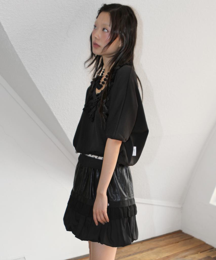 NOFFICIALNOFFICE Flower Deco Ribbon Top Black