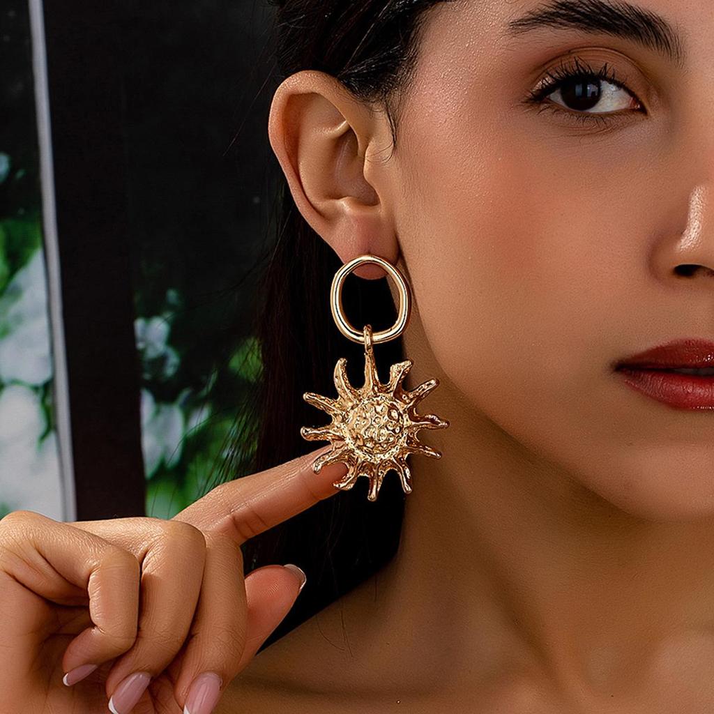 European & American Vintage Star Sunflower Earrings: Trendy French Statement Jewelry for Women