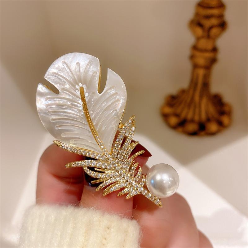 Pearl Feather High-end Brooch Suit Jacket Corsage Accessory Fixed Clothes Pin
