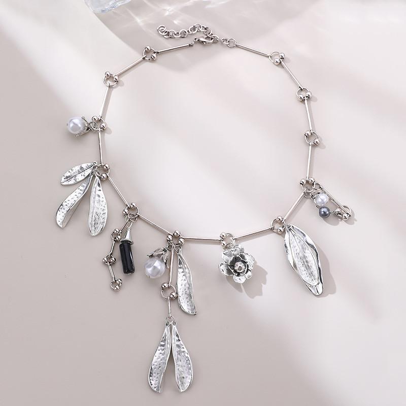 Punk Geometric Pendant Necklace For Women Winter Fashion With Alloy Material