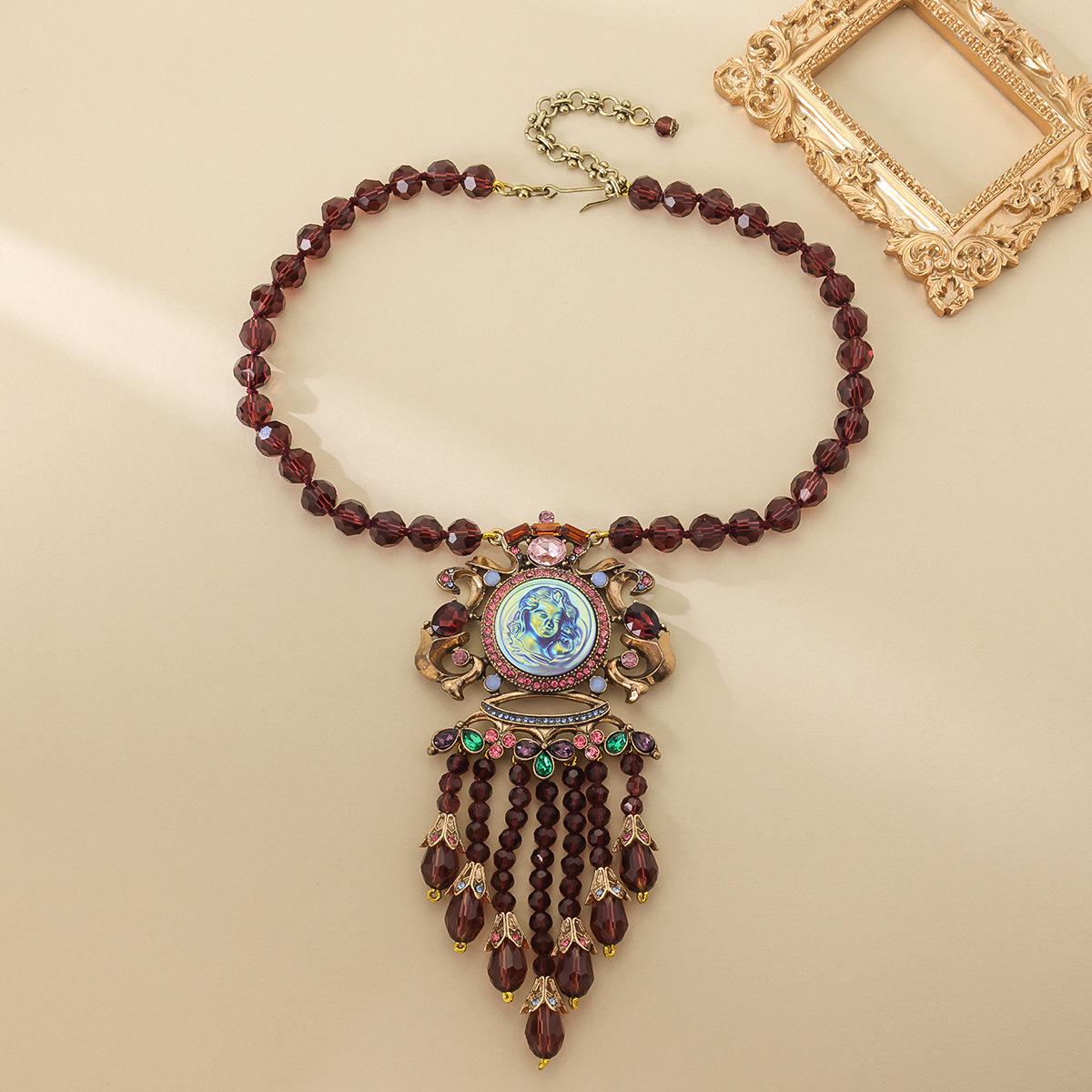 Medieval Vintage Jewelry Western Court Style Rhinestone Inlaid Human Head Fringed Pendant Fringed Necklace