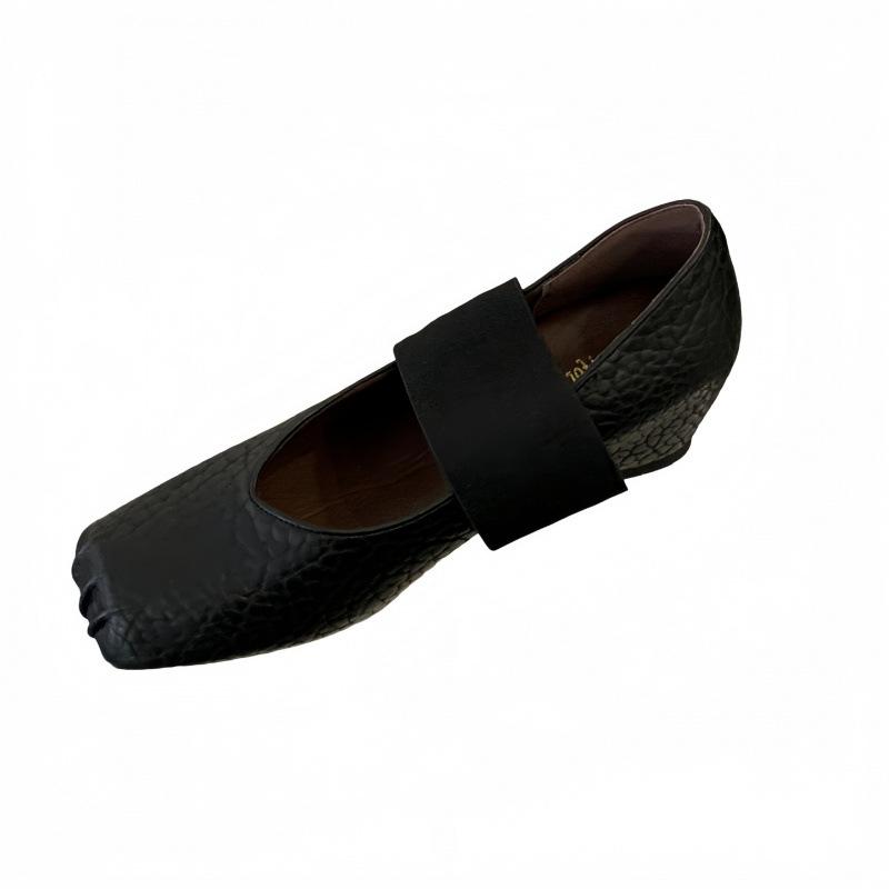 Niche design sense one word pig nose ballet single shoes women's spring and autumn new square head inner height increase Mary Jane shoes women