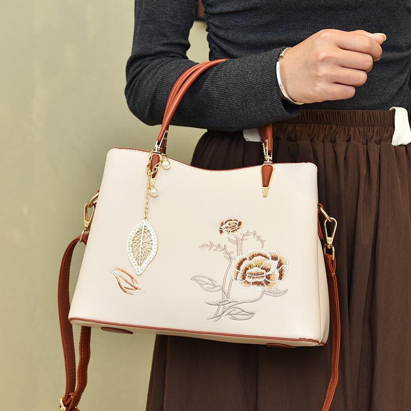 Taschen Damen Nationalstil bestickte Damentaschen Neue vielseitige Handtaschen Mamataschen Hochzeitstaschen Umhängetaschen Damen Tide