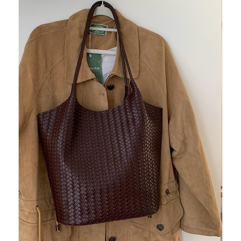 Retro Large-capacity Underarm Commuter Bag, Women's Bag, Versatile Bucket Bag, Simple Shoulder Bag