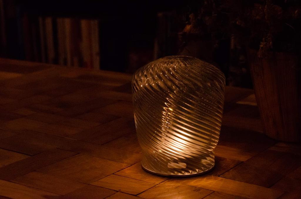 Tabletop chandelier that sparkles with sound Arom LED candle light line (vertical (clear))