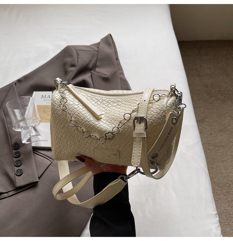 Premium Sense of Foreign Style Woven Pattern Bag Women's Trend Chain Bag 2025 New Fashion Versatile Cylinder Messenger Shoulder Bag