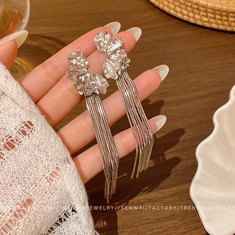 Холодный стиль серебряные длинные серьги с бахромой женственность круглое лицо тонкие серьги преувеличенная индивидуальность уши