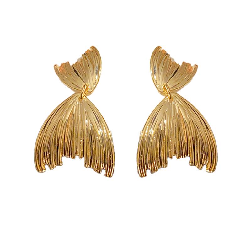 Premium Retro Metal Fishtail Earrings: S925 Silver, Cool and Simple Design for Unique Style