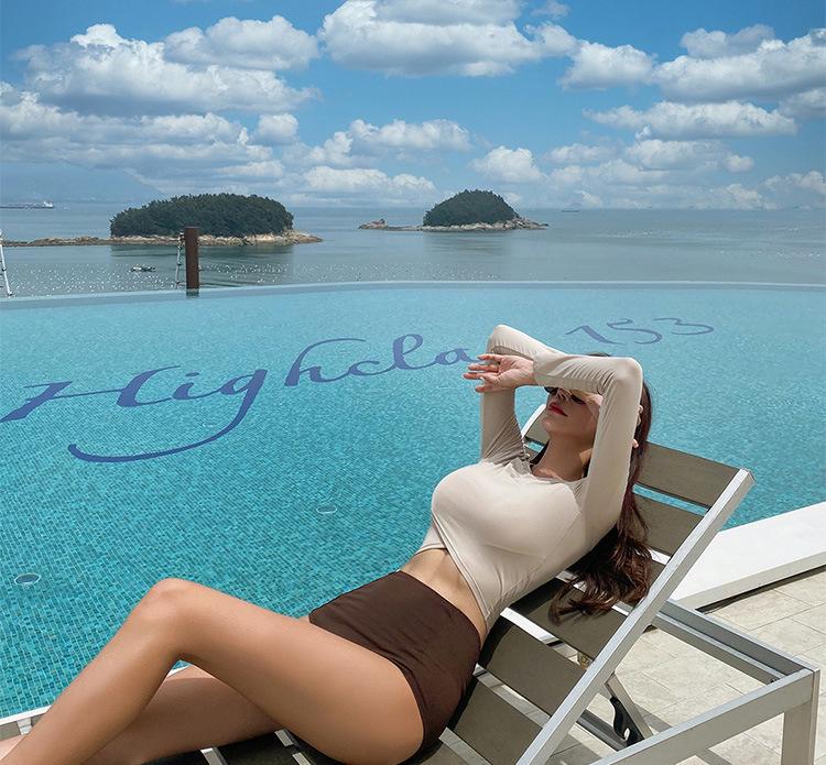 Dámský dvoudílný zeštíhlující plavkový set s vysokým pasem 2024